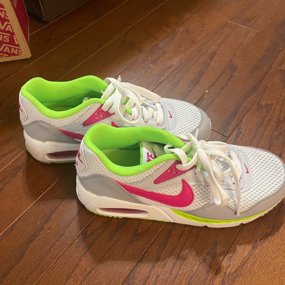 Nike air max worn once. Look brand new